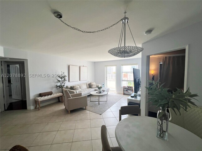 Foto del edificio - 2351 Douglas Rd