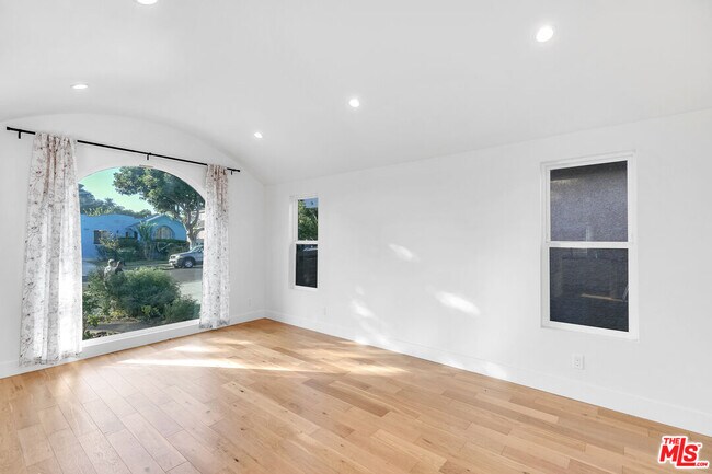 Foto del edificio - 3062 Field Ave