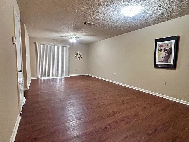 Foto del edificio - 1826 Brightside Dr