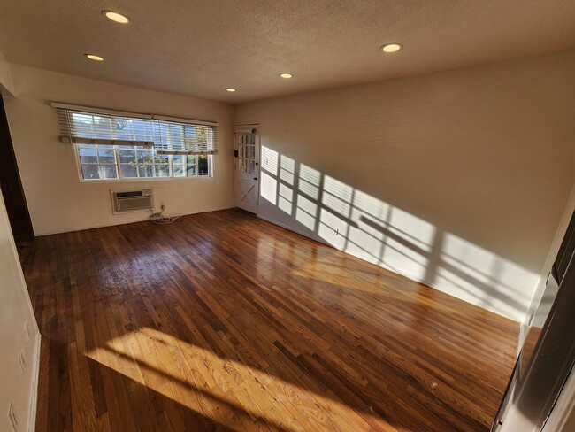 Building Photo - 14227 Moorpark St