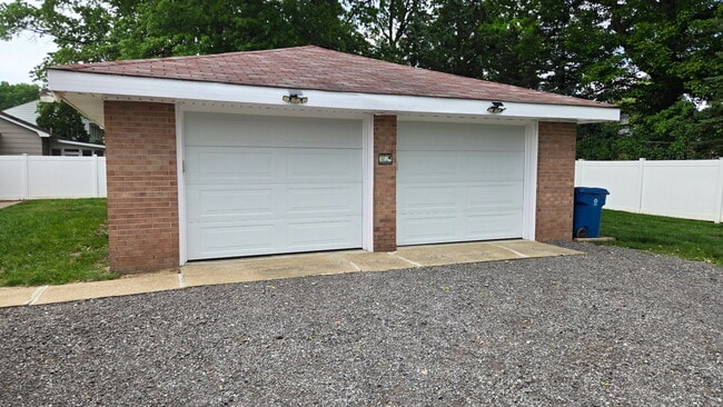 Tenant gets one side with remote - 1103 Beechwood Dr