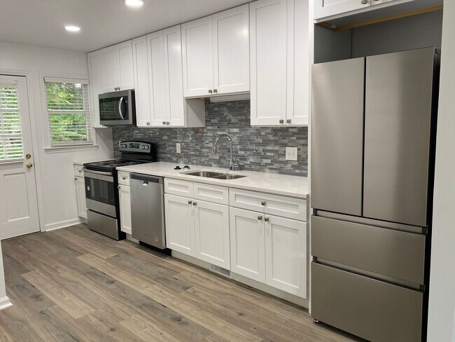 Building Photo - Adorable 2 Bedroom, 1 Bath in East Raleigh...