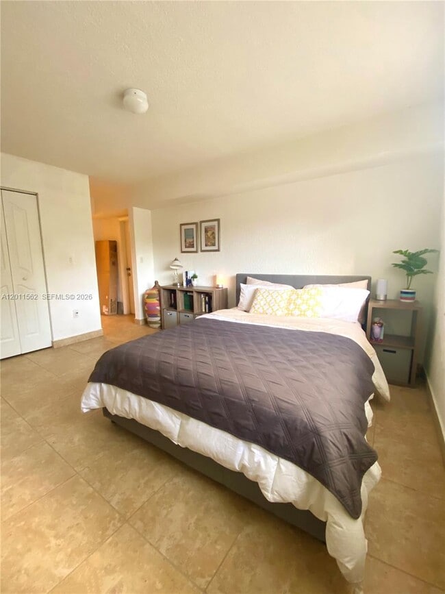 Foto del edificio - 445 SW 11th St