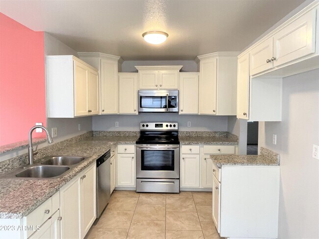Foto del edificio - 3140 W Robin Ln