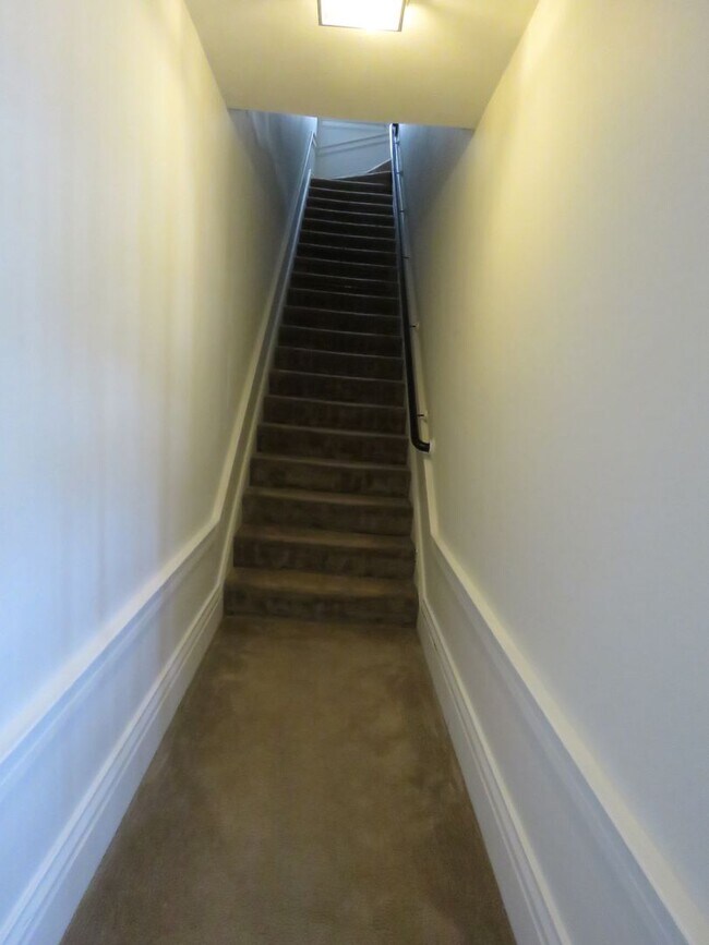 Building Photo - 152A