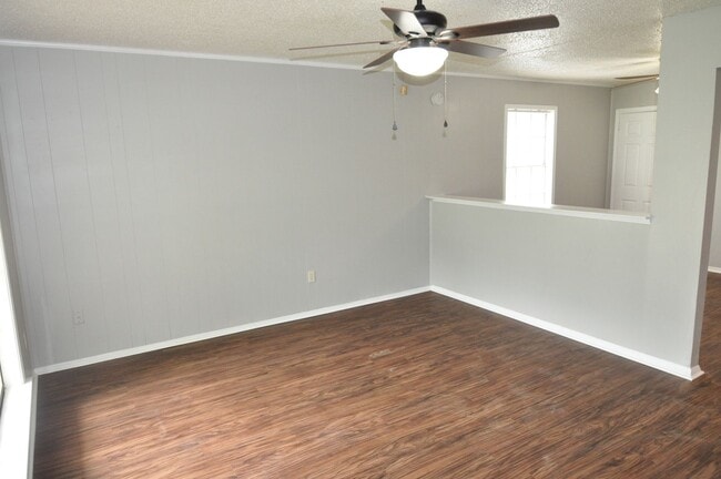 Building Photo - 220 Joyce St