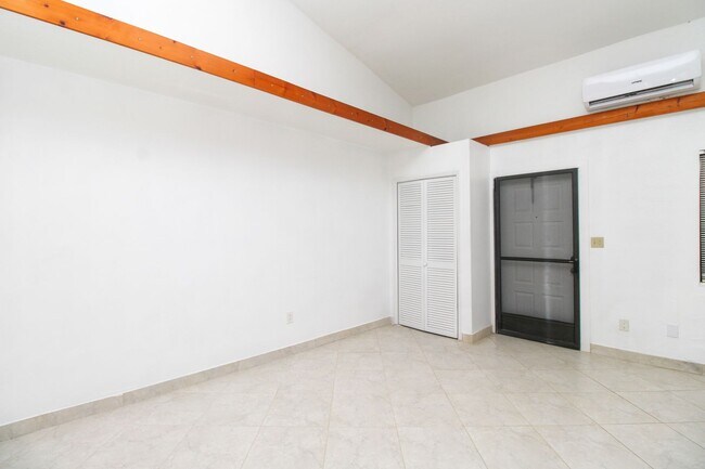 Building Photo - ANNUAL UNFURNISHED ** Wiggins Pass West **...