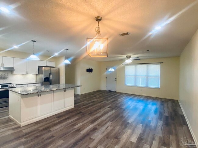Building Photo - 2315 Reva Cir