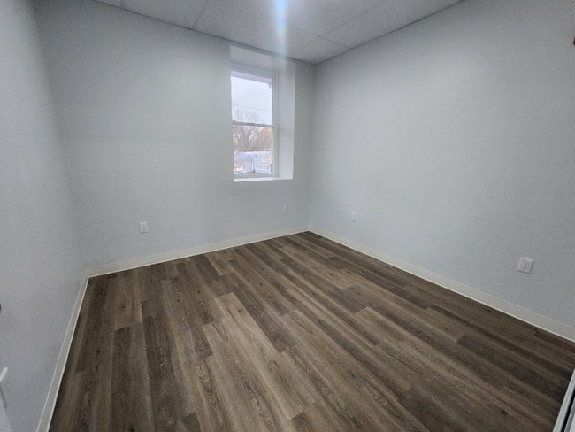 Foto del edificio - 151 S Main St