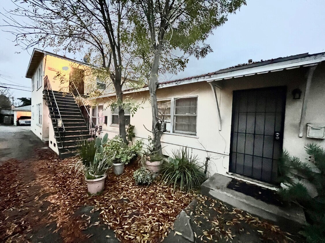 Primary Photo - 14122 Delano St