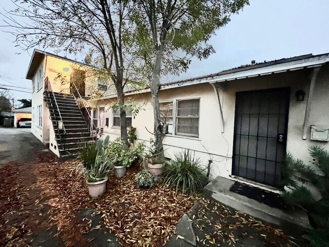 Building Photo - 14122 Delano St