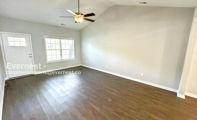 Foto del edificio - 4 Bedroom Home in Columbia - Pet Friendly