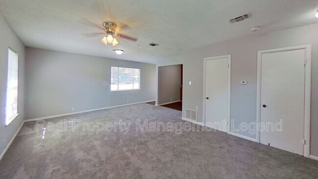 Building Photo - 625 S Colbert Ave