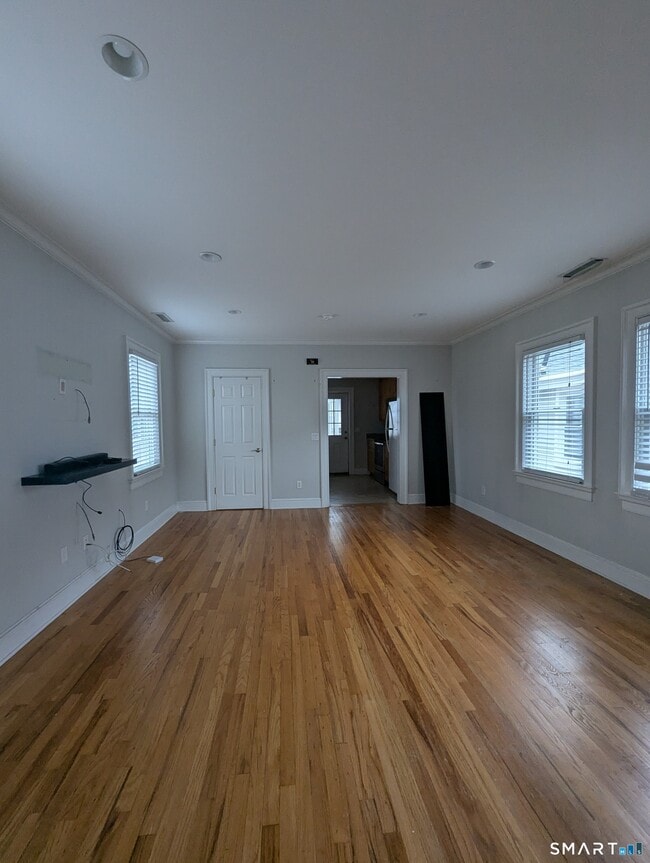Building Photo - 19 1st St