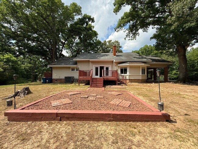 Foto del edificio - Charming 3 Bed/2 Bath for Rent in Peachland