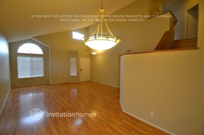 Building Photo - 4546 Grandview Dr