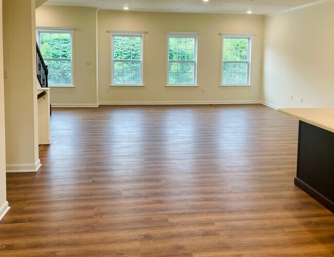 Building Photo - 715 Ravenshire Ct