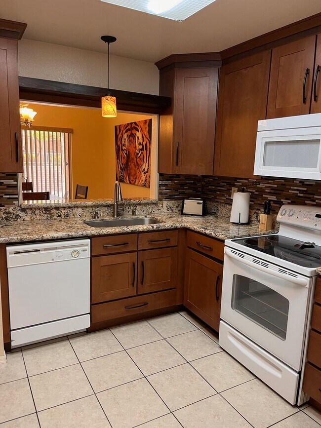 Foto del edificio - Sun City - Short Term Rental - Fully Furnished