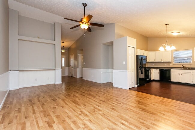 Foto del edificio - 762 Kingston Cir