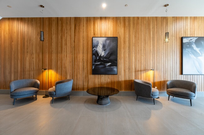 Building Photo - 1007 The Queensway