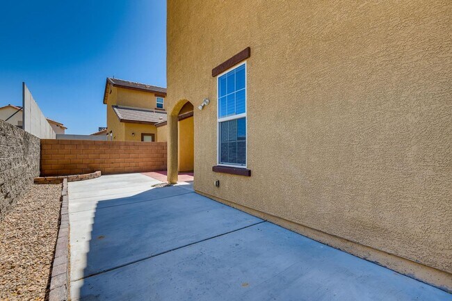 Foto del edificio - Two-Story Home in Gated Northeast Las Vegas Community