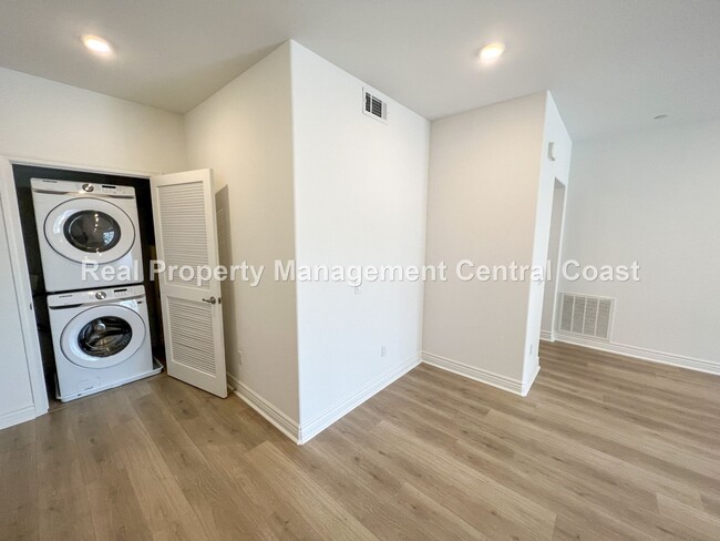 Foto del edificio - AVAILABLE JULY - New San Luis Obispo Condo...