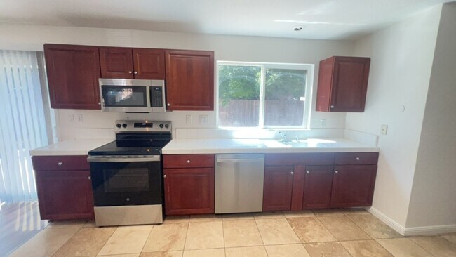 Foto del edificio - 3749 Compass Pointe Ave