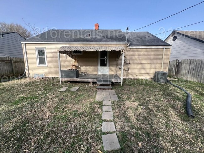 Building Photo - $1150 - **COMING SOON** 3 bed 1 bath - Single Family Home