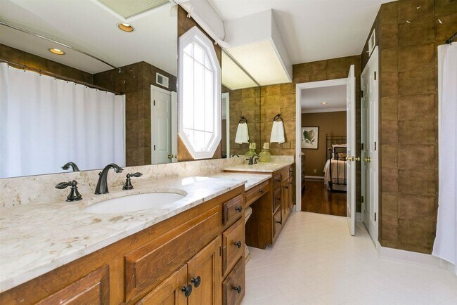 Foto del edificio - 1704 Castleman Dr