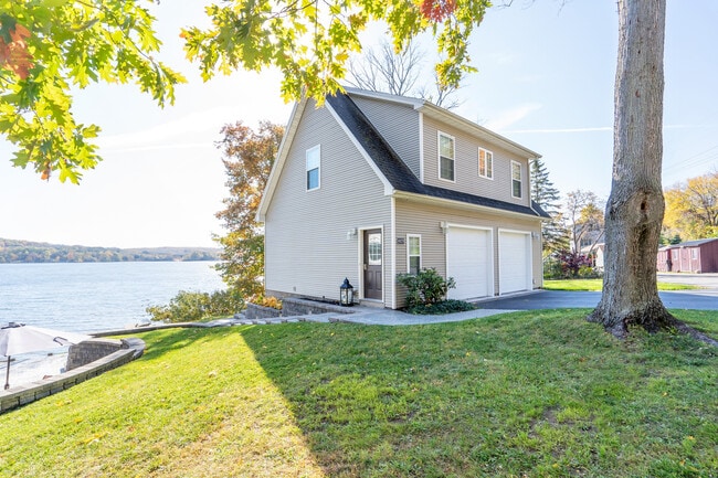 Building Photo - 4027 Graywood N