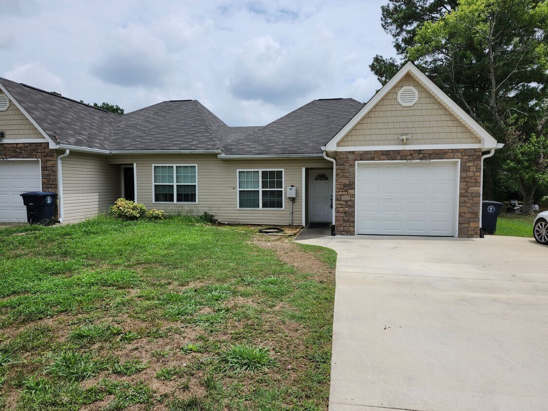 Foto principal - 2 bedroom 2 bath Condo located in East Ridge