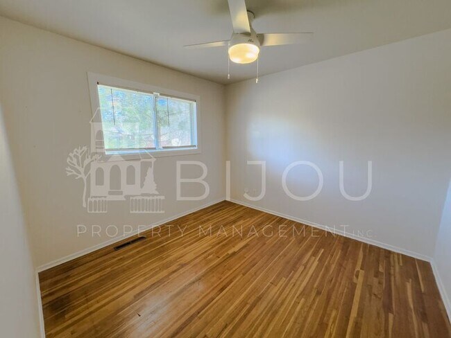 Foto del edificio - 2222 Cooper Ave
