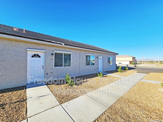 Building Photo - 1111 Sixshooter Ave