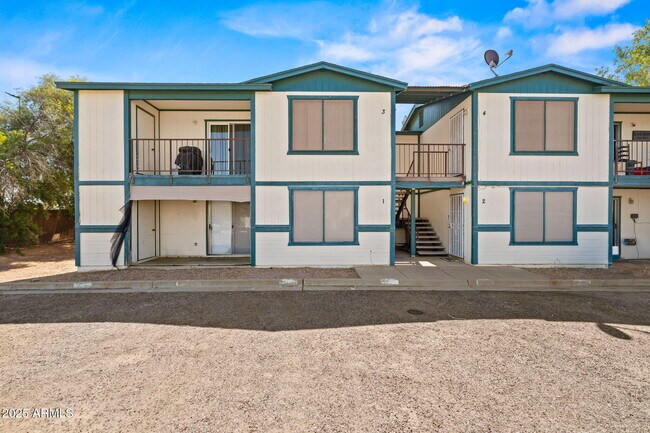 Foto del edificio - 9928 E Birchwood Ave
