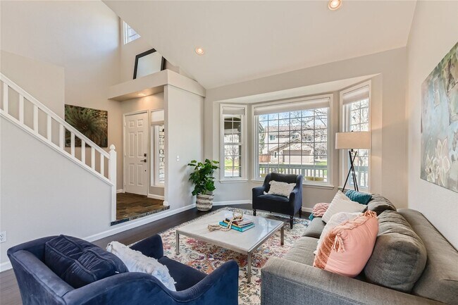 Foto del edificio - Beautifully Updated 3-Bedroom Home with Finished Basement in Gunbarrel