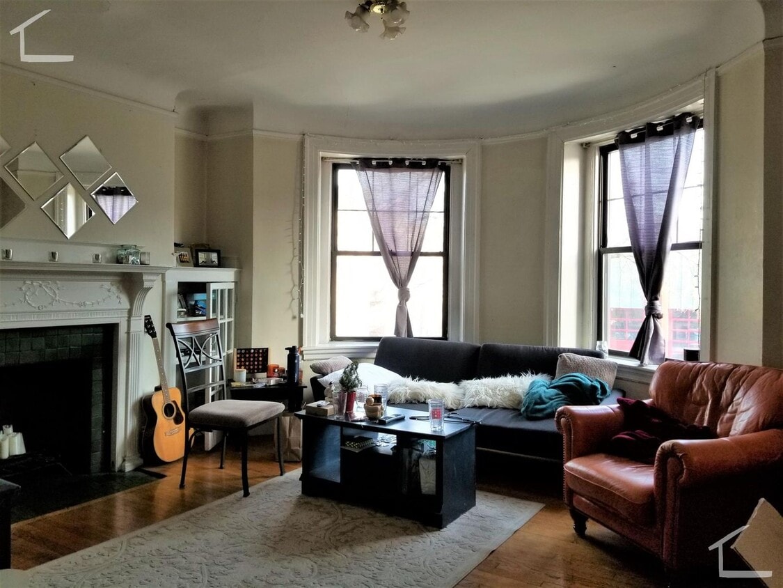 3Br/1Bth in GREAT location! Walking distance to Green Line. Heat/Hot Water included! - 3Br/1Bth in GREAT location! Walking distance to Green Line. Heat/Hot Water included!