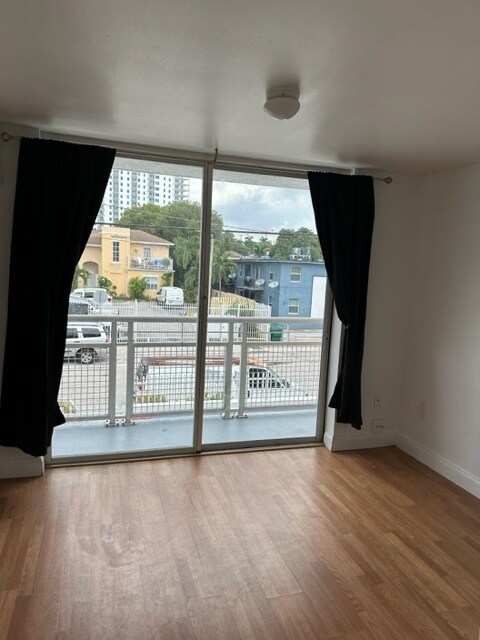 Foto del edificio - 450 SW 3rd St