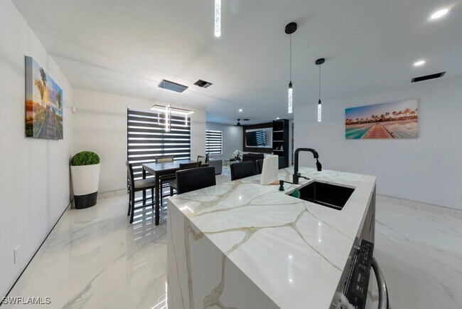 Foto del edificio - 4017 SW 16th Pl