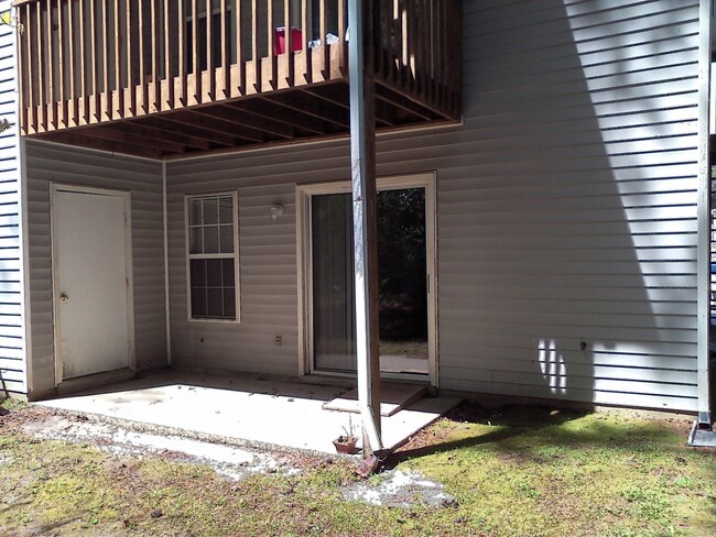 Foto del edificio - 2 Bedrooms 1 Bath - Downstairs unit