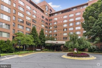 Building Photo - 1121 Arlington Blvd