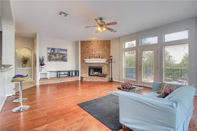 Foto del edificio - 3003 Cashell Wood Dr