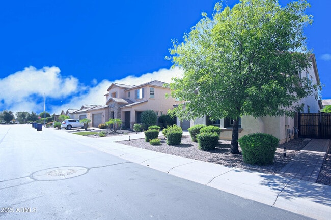 Foto del edificio - 1943 E Canyon Way