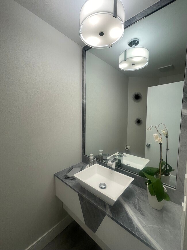 Foto del edificio - 12522 Montecito Rd