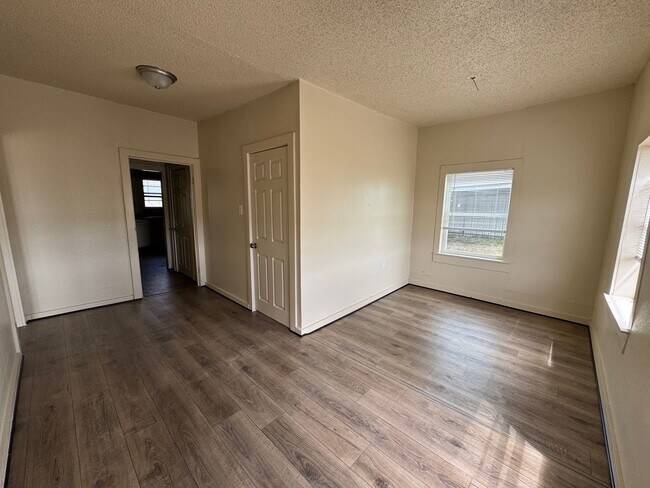 Foto del edificio - 2 Bedroom 1 Bath Home on 1.5 acres