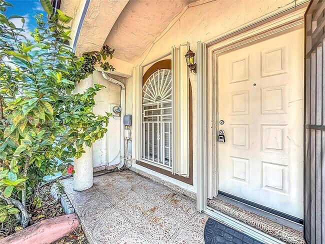 Foto del edificio - 17372 NW 76th Ct