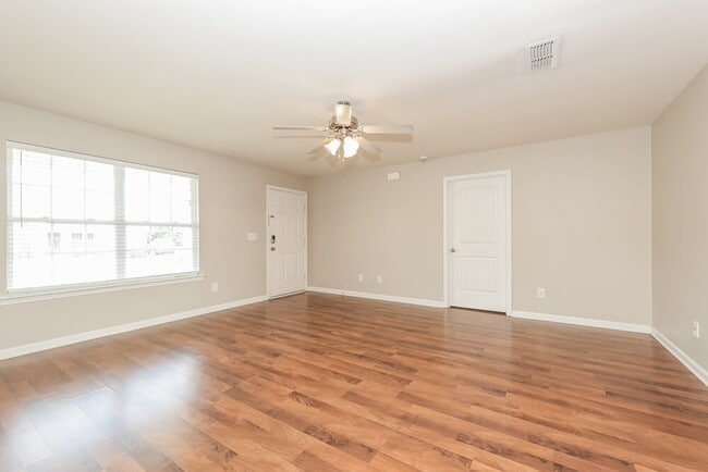 Building Photo - 2014 Cobblestone Dr