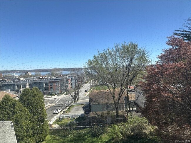 Foto del edificio - 79 Cedar Hill Ave