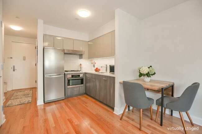 Foto del edificio - 505 W 47th St
