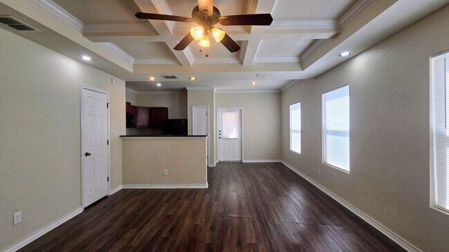 Foto del edificio - Wurzbach Heights Townhome for Rent ~ 3 Bedroom corner Unit with Private Yard and Garage