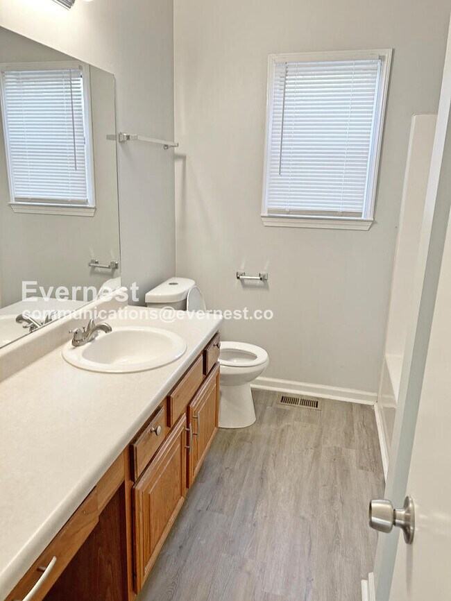 Foto del edificio - 3 Bed/2.5 Bath Home with Garage / Pet-Friendly / Vouchers Accepted / Coming Soon!